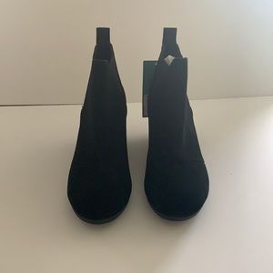 Toms Kelsey Black Suede Size 7.5